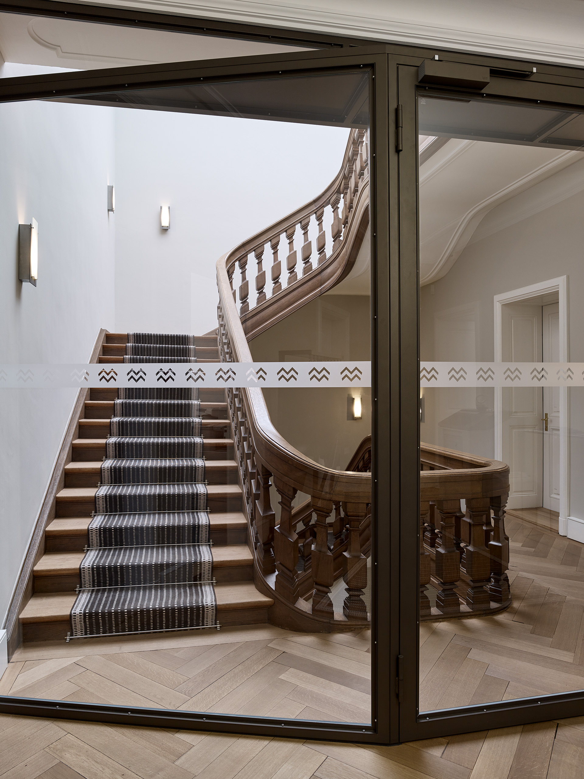 E19702 Alpa 088102 SCREEN